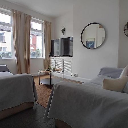 Large Family Home Central Location 3 Double Bedrooms And 1 Single Bedroom Cardiff Exterior photo