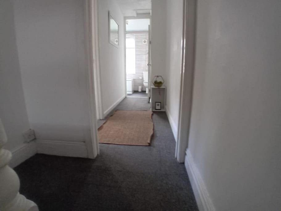 Large Family Home Central Location 3 Double Bedrooms And 1 Single Bedroom Cardiff Exterior photo