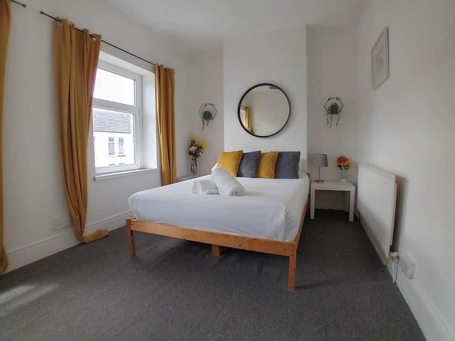 Large Family Home Central Location 3 Double Bedrooms And 1 Single Bedroom Cardiff Exterior photo